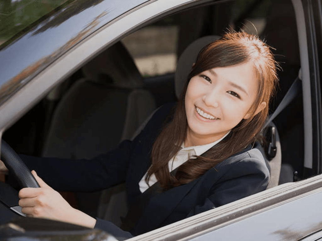 A professional female driver Dubai offering a safe, comfortable, and reliable ride with excellent service quality.